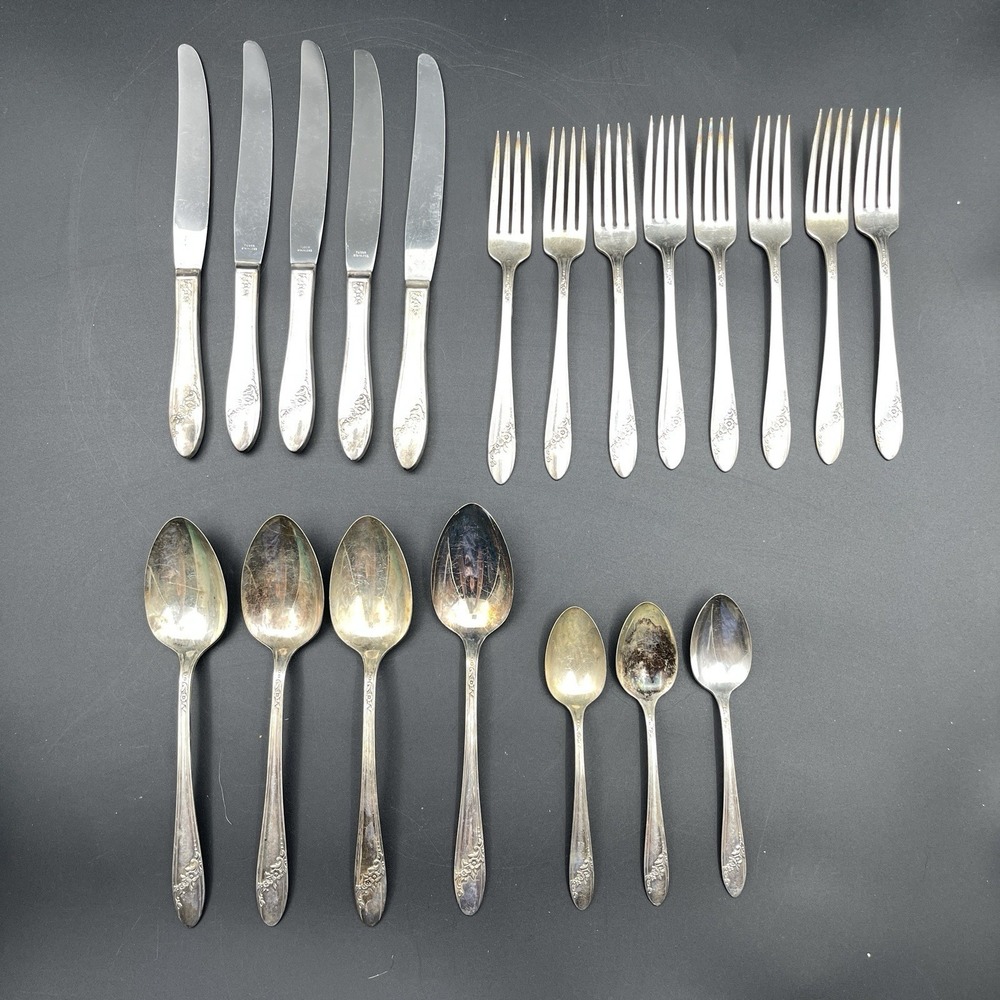 Oneida Queen Bess II Tudor Plate Silverplate Flatware Lot 20 Pc Serving Spoons